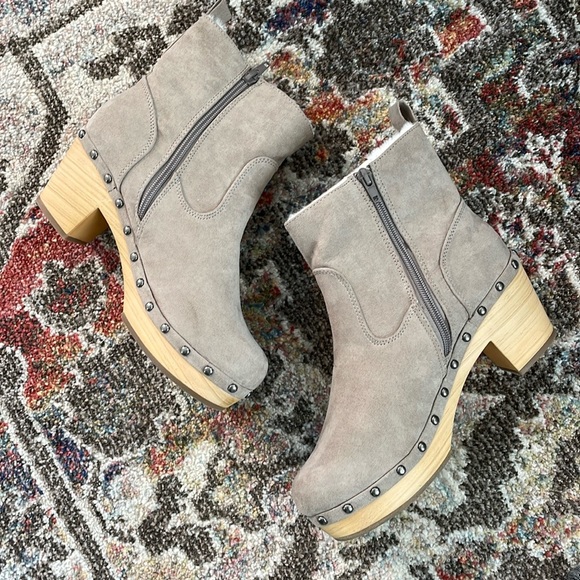 New Clog Style Booties - Picture 2 of 5